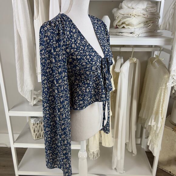 Shein sz. XS blue cropped blouse. soft girl, feminine flowy. #1949 - Picture 2 of 8